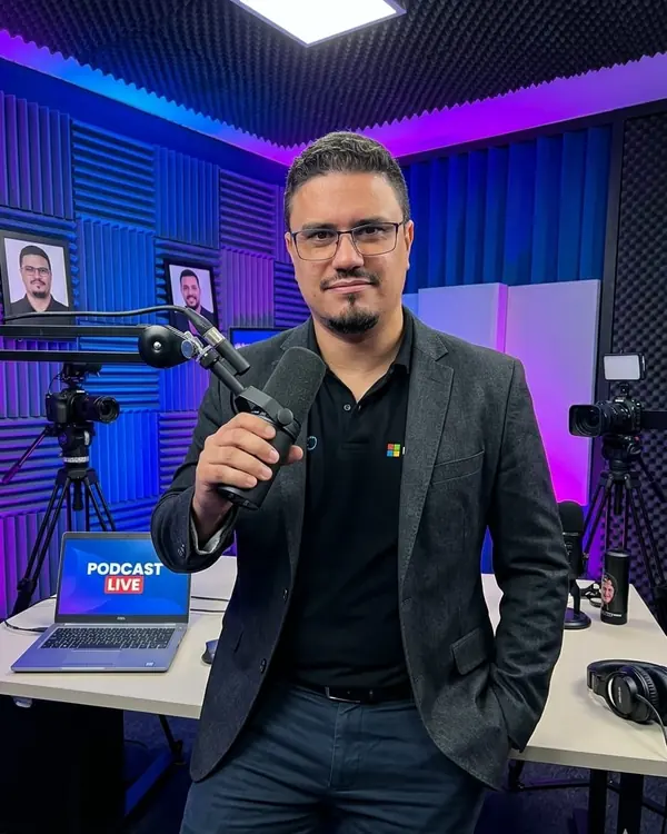 Estúdio do Podcast Corp360 com transmissão ao vivo